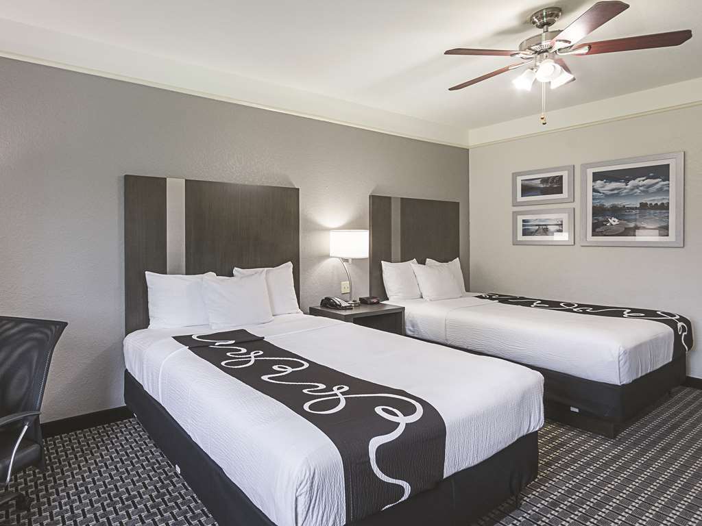 Hotel La Quinta By Wyndham Conroe Habitación foto