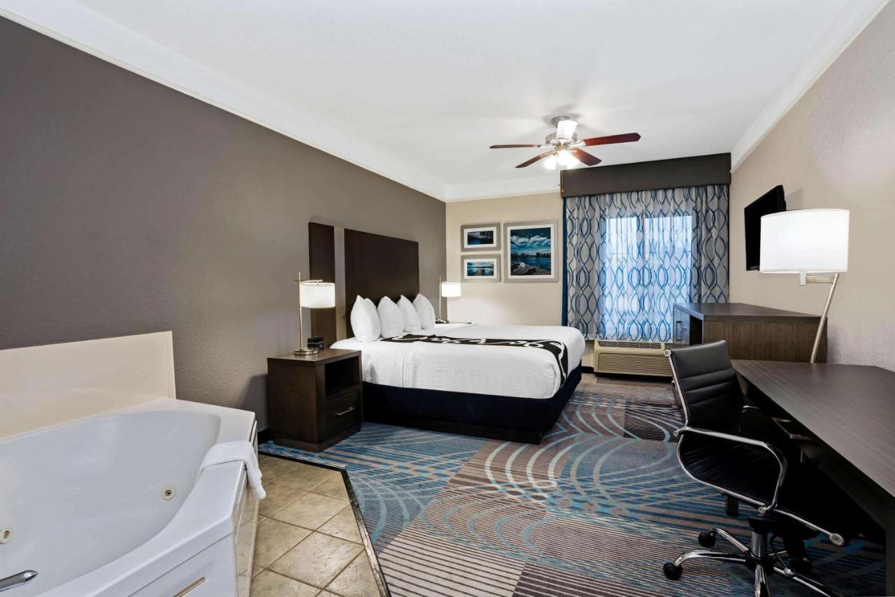Hotel La Quinta By Wyndham Conroe Exterior foto